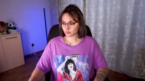 Snapshot of hoot_owl_cb chatting on 10-22-25, 03:07 Karina online show from 10-22-25, 03:07