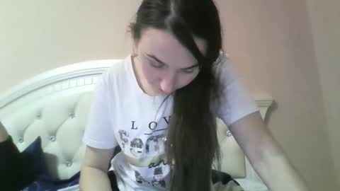 Snapshot of hootloove69 chatting on 12-17-25, 06:36 hootloove69 online show from 12-17-25, 06:36