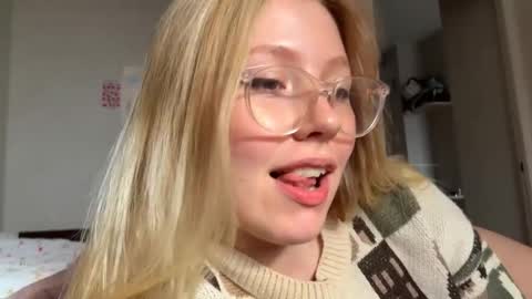 Snapshot of horney_audrey chatting on 09-14-25, 02:33 Audrey online show from 09-14-25, 02:33