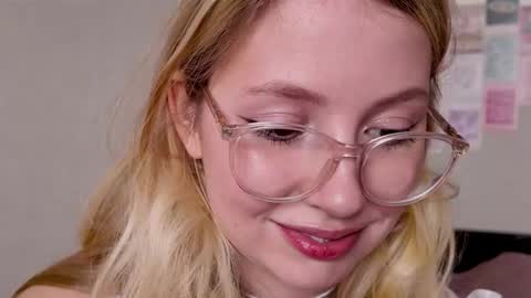 Snapshot of horney_audrey chatting on 11-15-25, 03:37 Audrey online show from 11-15-25, 03:37