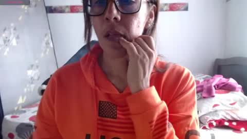 Snapshot of horny_and_daring chatting on 07-10-26, 06:43 horny and daring online show from 07-10-26, 06:43
