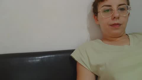 Snapshot of horny_hey chatting on 09-25-25, 08:40 Serena online show from 09-25-25, 08:40