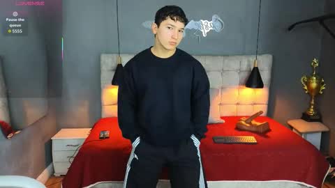 Snapshot of horny_nick18 chatting on 10-09-25, 10:35 horny_nick18 online show from 10-09-25, 10:35