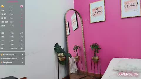 Khloe  online show from 02-19-25, 04:44