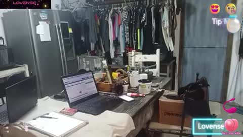 Snapshot of hornyhippies0080 chatting on 10-26-25, 06:14 Nix D online show from 10-26-25, 06:14