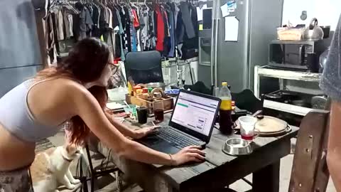 Snapshot of hornyhippies0080 chatting on 11-08-25, 08:18 Nix D online show from 11-08-25, 08:18