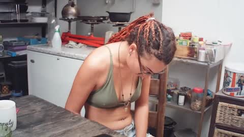 Nix  D online show from 04-12-26, 07:24