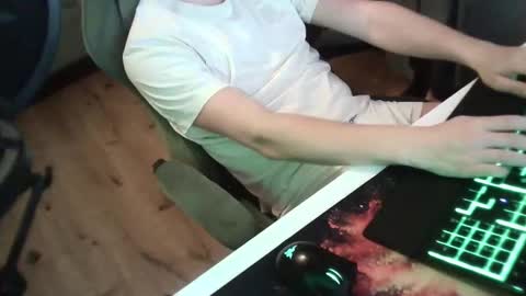 Snapshot of hornyman1998_03 chatting on 03-29-26, 10:10 hornyman1998_03 online show from 03-29-26, 10:10