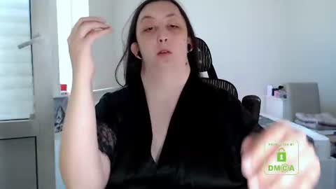 Snapshot of hot_and_pretty chatting on 06-10-26, 03:33 Lila online show from 06-10-26, 03:33