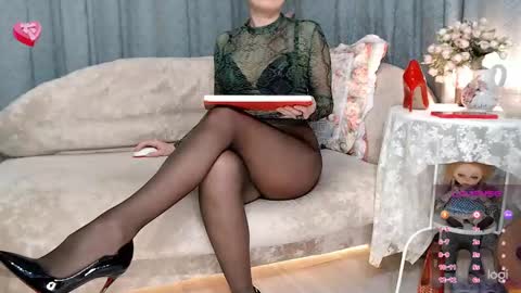 Snapshot of hot_best_lovers_ chatting on 01-25-25, 09:57 Liza online show from 01-25-25, 09:57