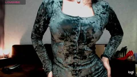 Snapshot of hot_best_lovers_ chatting on 10-28-25, 09:06 Liza online show from 10-28-25, 09:06