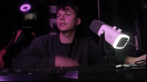 Hot boy 2002 online show from 10-03-25, 07:44