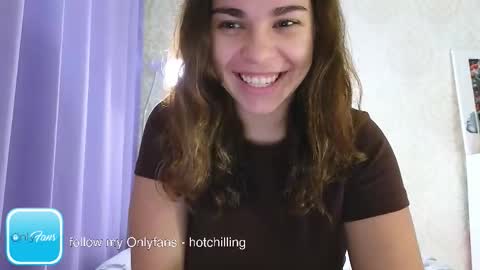 Snapshot of hot_chill__ chatting on 10-22-25, 09:36 LiluCaroline online show from 10-22-25, 09:36