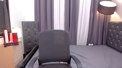 Snapshot of hot_fucking_lee chatting on 02-09-26, 12:09 kelly lee online show from 02-09-26, 12:09