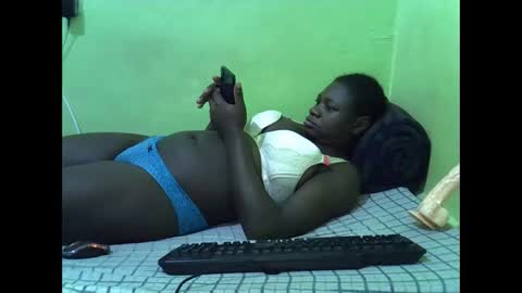 Snapshot of hot_girlly chatting on 09-19-25, 02:24 hot_girlly online show from 09-19-25, 02:24