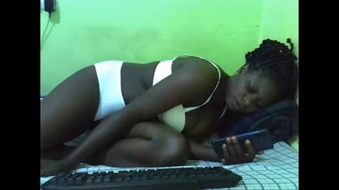 Snapshot of hot_girlly chatting on 10-10-25, 06:45 hot_girlly online show from 10-10-25, 06:45