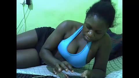 Snapshot of hot_girlly chatting on 11-28-25, 05:59 hot_girlly online show from 11-28-25, 05:59