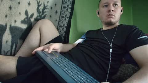 hot_guy36 online show from 04-04-26, 03:42