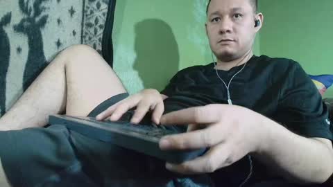 hot_guy36 online show from 04-14-26, 06:03