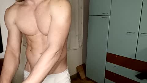 Snapshot of hot_italianboy chatting on 10-31-25, 12:00 hot_italianboy online show from 10-31-25, 12:00