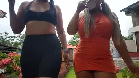 Snapshot of hot_kittens_xxx chatting on 05-30-26, 11:07 kittens online show from 05-30-26, 11:07