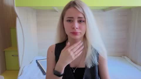 Snapshot of hot_kittie_hot chatting on 06-17-26, 02:03 hot_kittie_hot online show from 06-17-26, 02:03