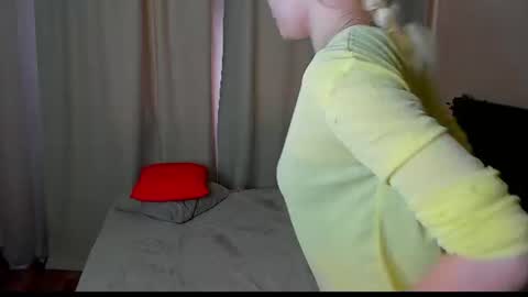 Snapshot of hot_kittie_hot chatting on 06-30-26, 05:19 hot_kittie_hot online show from 06-30-26, 05:19