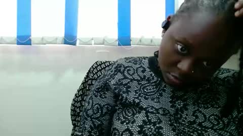 Linah online show from 12-17-25, 12:22