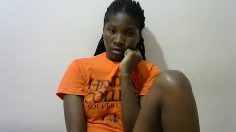 Snapshot of hot_lonnah chatting on 01-21-25, 06:00 LONNAH online show from 01-21-25, 06:00
