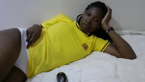 Snapshot of hot_lonnah chatting on 01-24-25, 12:10 LONNAH online show from 01-24-25, 12:10
