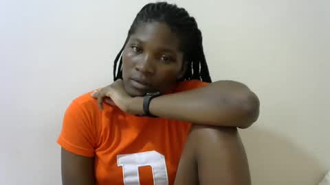 Snapshot of hot_lonnah chatting on 01-28-25, 11:38 LONNAH online show from 01-28-25, 11:38