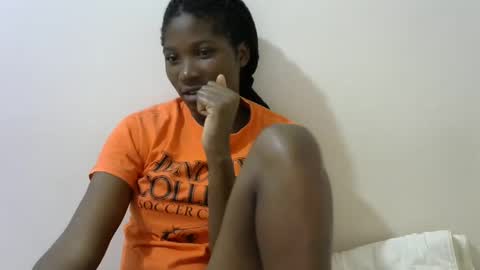 Snapshot of hot_lonnah chatting on 01-29-25, 06:12 LONNAH online show from 01-29-25, 06:12