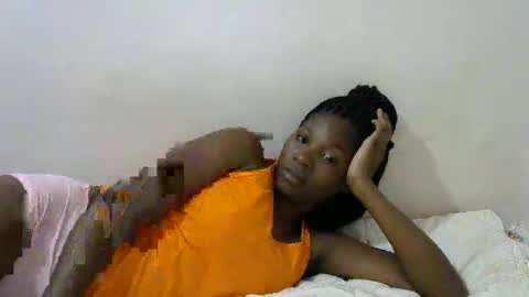 Snapshot of hot_lonnah chatting on 02-05-25, 12:06 LONNAH online show from 02-05-25, 12:06
