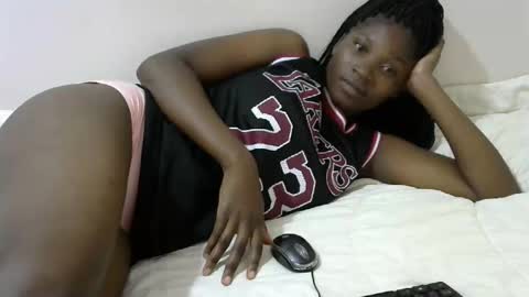 Snapshot of hot_lonnah chatting on 02-06-25, 06:56 LONNAH online show from 02-06-25, 06:56