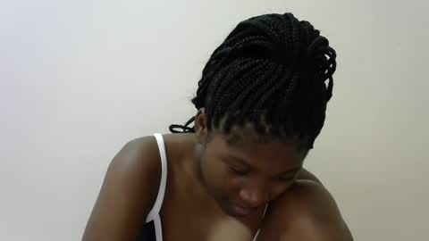 Snapshot of hot_lonnah chatting on 02-09-25, 09:05 LONNAH online show from 02-09-25, 09:05
