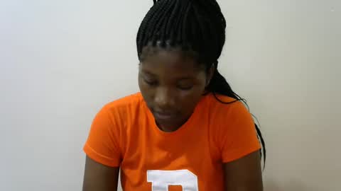 Snapshot of hot_lonnah chatting on 02-12-25, 12:44 LONNAH online show from 02-12-25, 12:44