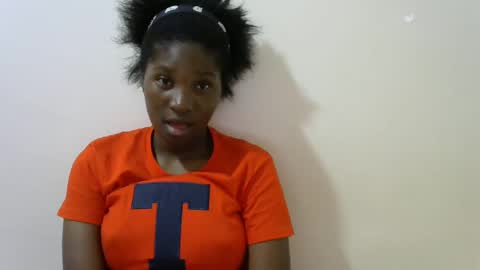 Snapshot of hot_lonnah chatting on 03-04-25, 11:08 LONNAH online show from 03-04-25, 11:08