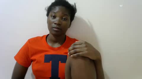 Snapshot of hot_lonnah chatting on 03-04-25, 02:10 LONNAH online show from 03-04-25, 02:10