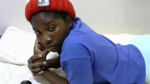 Snapshot of hot_lonnah chatting on 03-06-25, 12:09 LONNAH online show from 03-06-25, 12:09