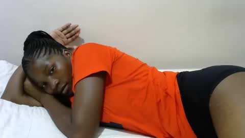 Snapshot of hot_lonnah chatting on 03-08-25, 05:07 LONNAH online show from 03-08-25, 05:07
