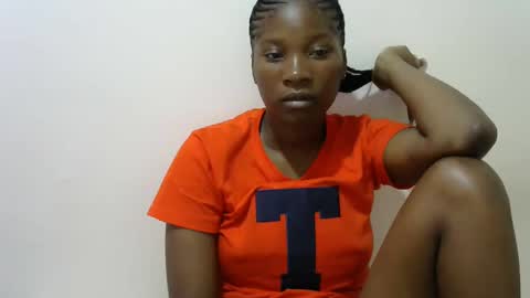 Snapshot of hot_lonnah chatting on 03-08-25, 08:11 LONNAH online show from 03-08-25, 08:11