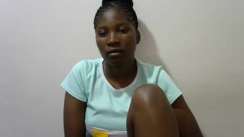 Snapshot of hot_lonnah chatting on 03-10-25, 12:48 LONNAH online show from 03-10-25, 12:48