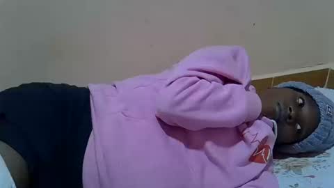 Snapshot of hot_lonnah chatting on 09-23-25, 03:42 LONNAH online show from 09-23-25, 03:42