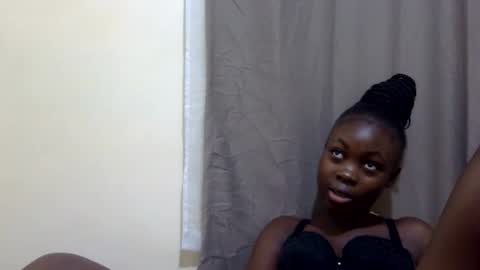 hot_melanie1 online show from 05-13-26, 10:34
