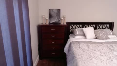 Snapshot of hot_milfy_mom chatting on 09-28-25, 12:38 Rose Redwood online show from 09-28-25, 12:38