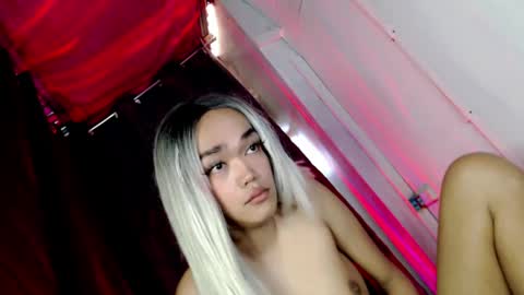 hot_moma69 online show from 04-16-26, 05:19