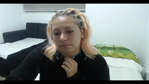 Mia online show from 01-25-25, 02:47