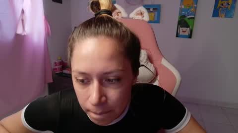 Snapshot of hot_mommymia chatting on 02-07-26, 04:43 Mia online show from 02-07-26, 04:43