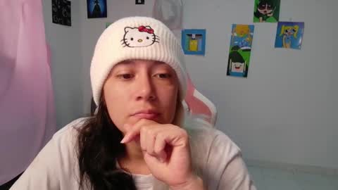 Snapshot of hot_mommymia chatting on 02-17-26, 01:40 Mia online show from 02-17-26, 01:40