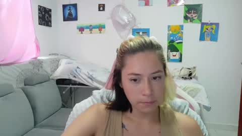 Snapshot of hot_mommymia chatting on 04-27-26, 07:56 Mia online show from 04-27-26, 07:56